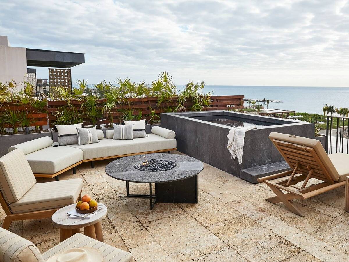 OCEAN SUITE WITH SKY DECK AND PLUNGE POOL