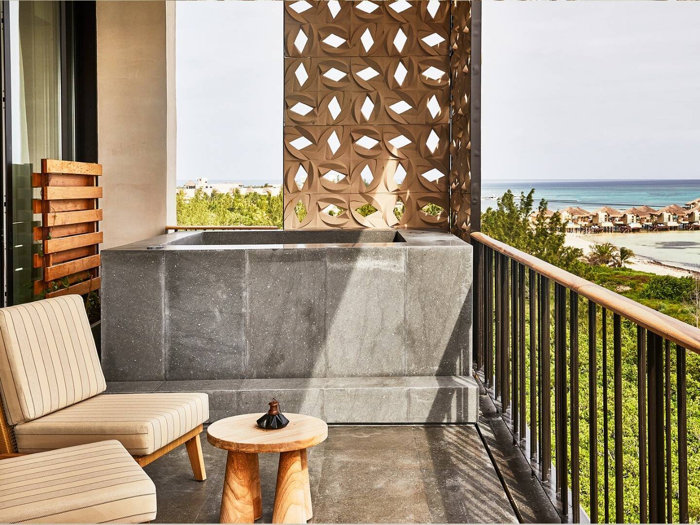 OCEAN SUITE WITH PLUNGE POOL