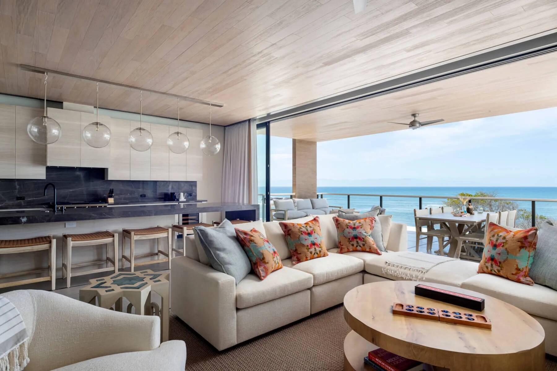 Four Bedroom Oceanfront Sky Residence with Hot Tub