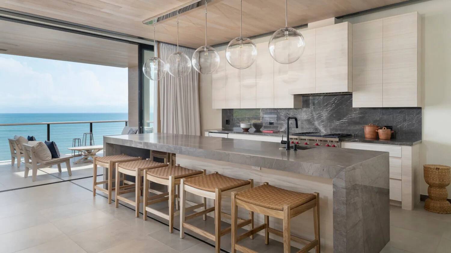 Four Bedroom Oceanfront Cliffside Residence with Hot Tub