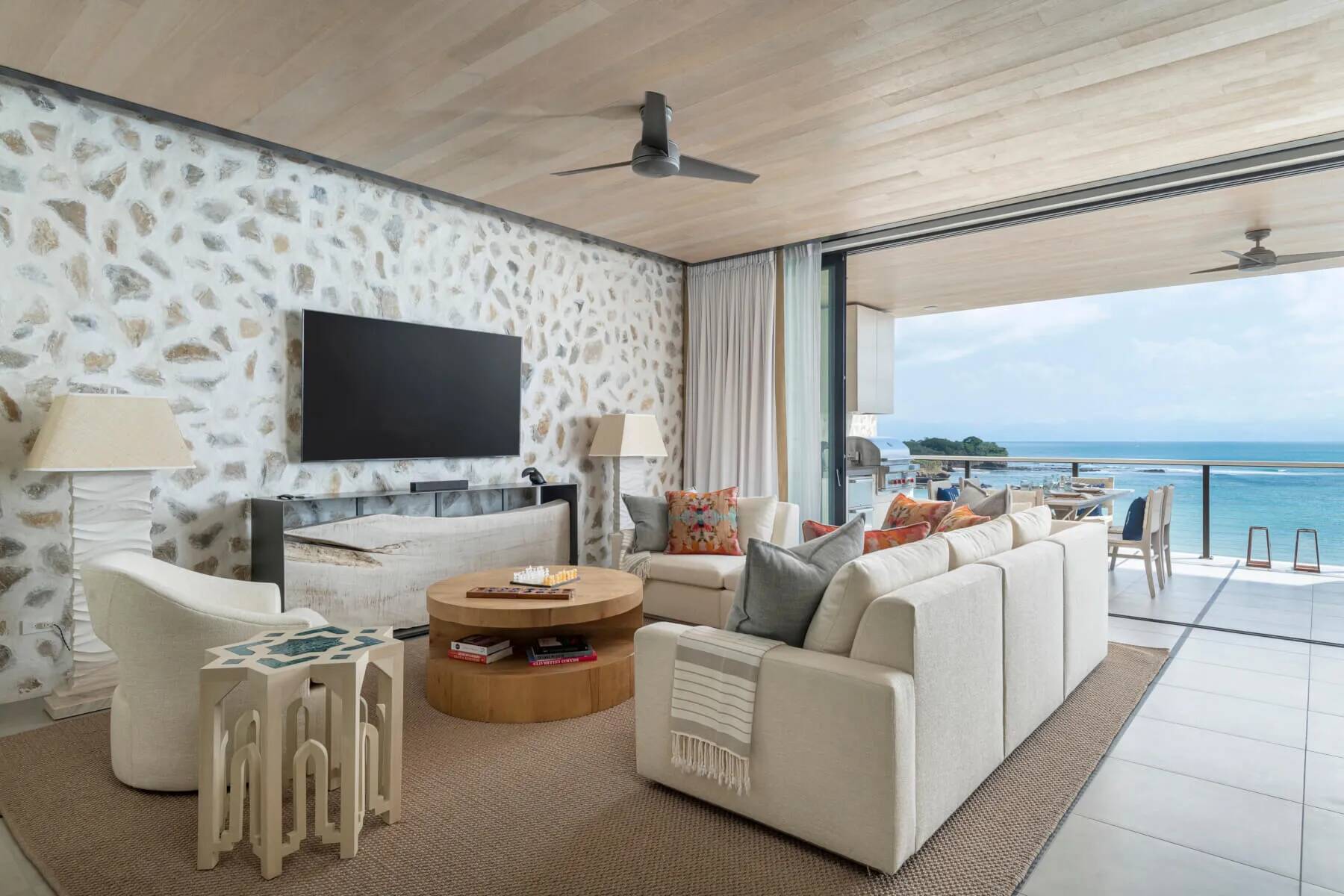 Three Bedroom Oceanfront Cliffside Residence with Hot Tub