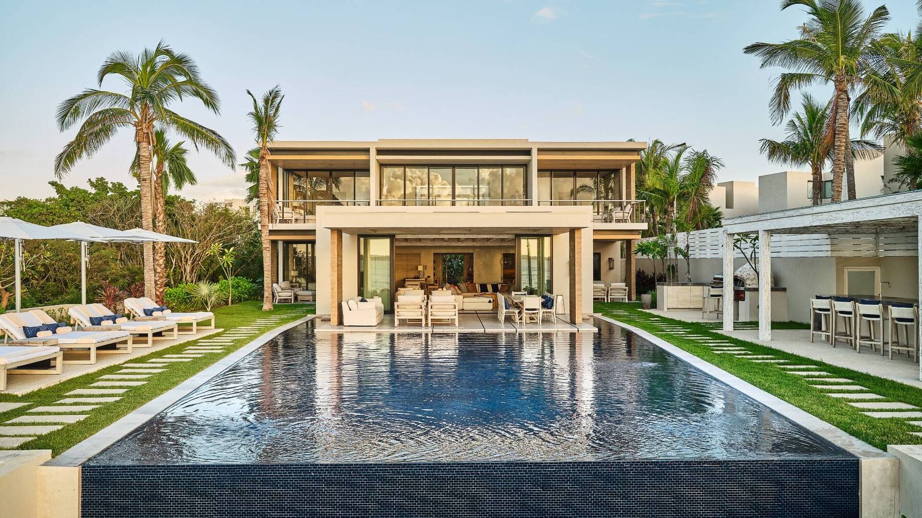 Pacifico: Seven Bedroom Oceanfront Villa with Pool