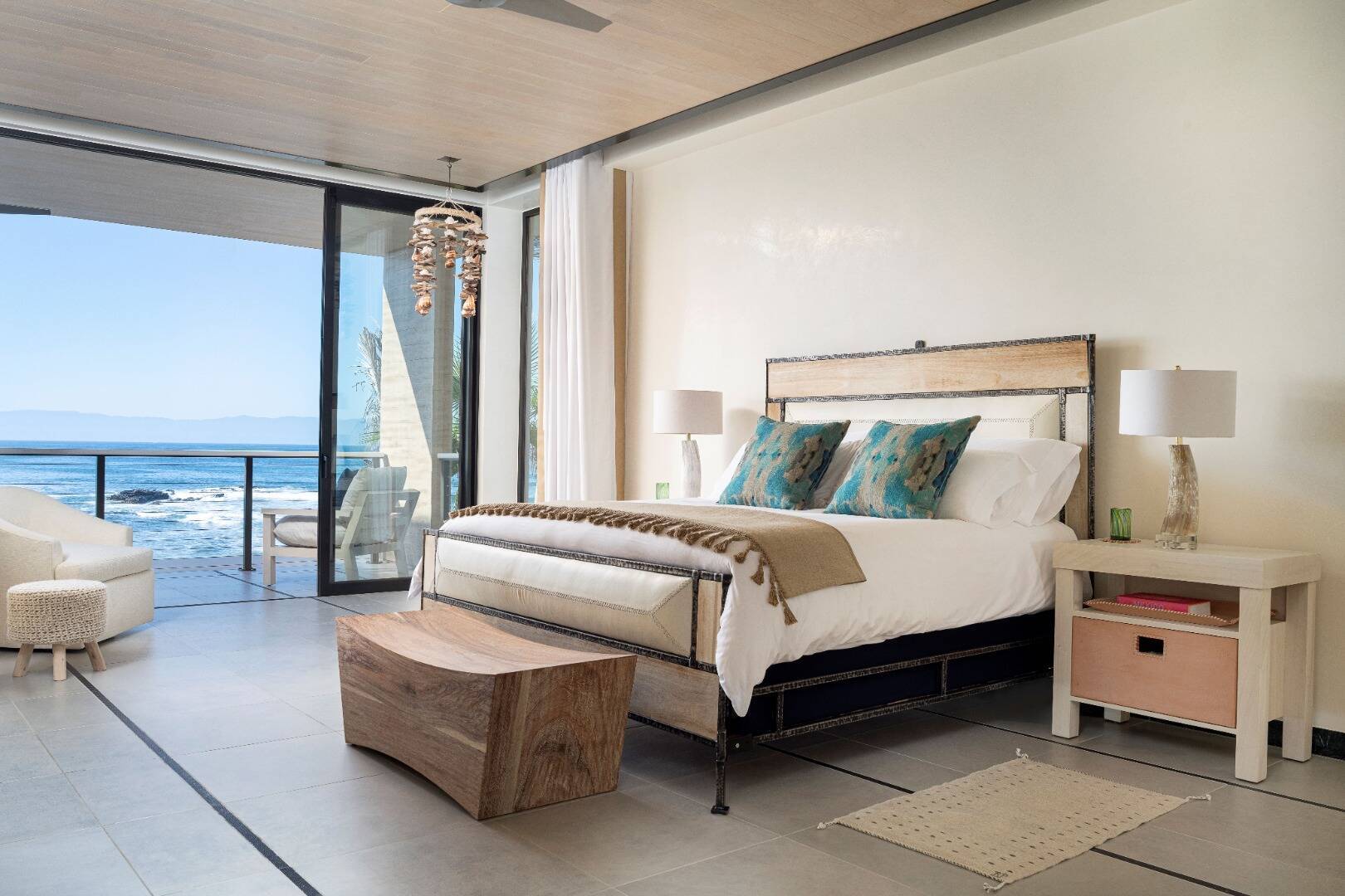  Sol: Five Bedroom Oceanfront Villa with Pool
