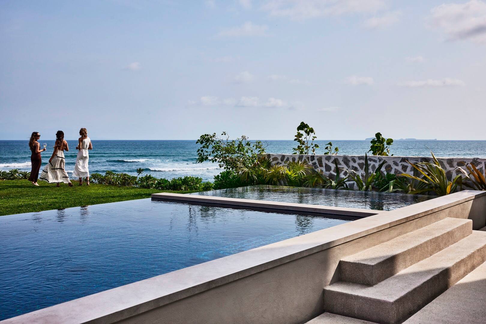  Sol: Five Bedroom Oceanfront Villa with Pool