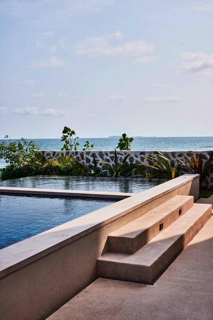  Sol: Five Bedroom Oceanfront Villa with Pool