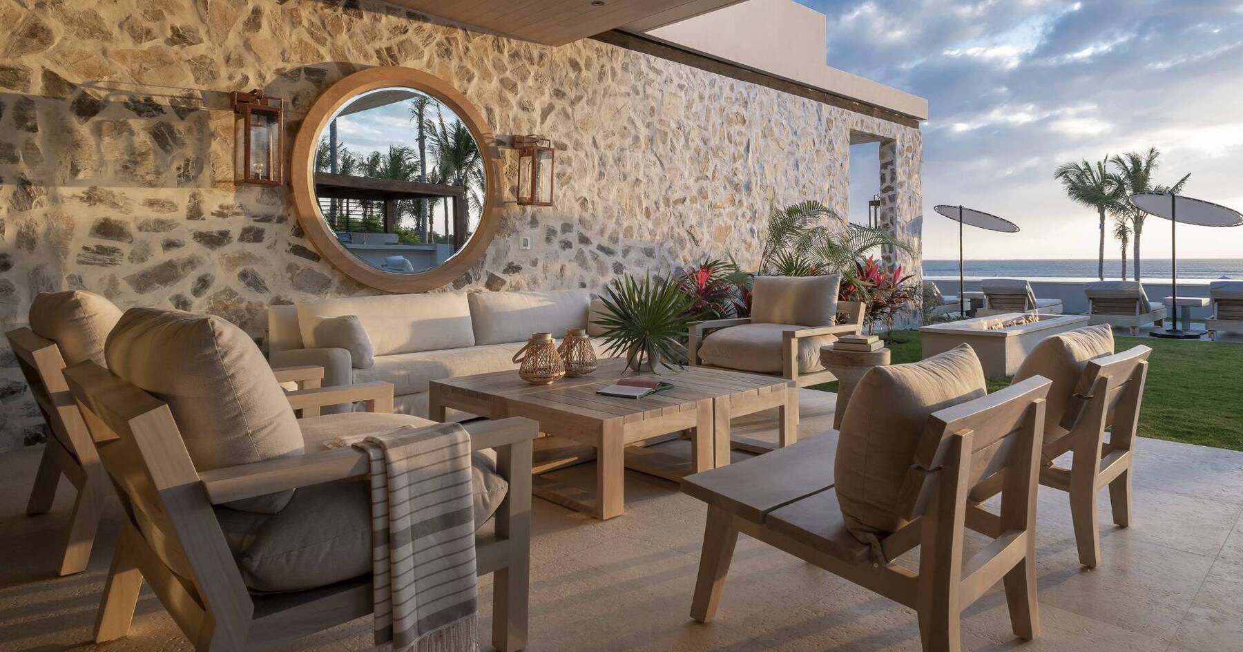 Ocaso: Four Bedroom Beachfront Casa with Pool
