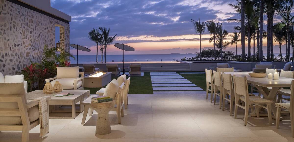 Ocaso: Four Bedroom Beachfront Casa with Pool