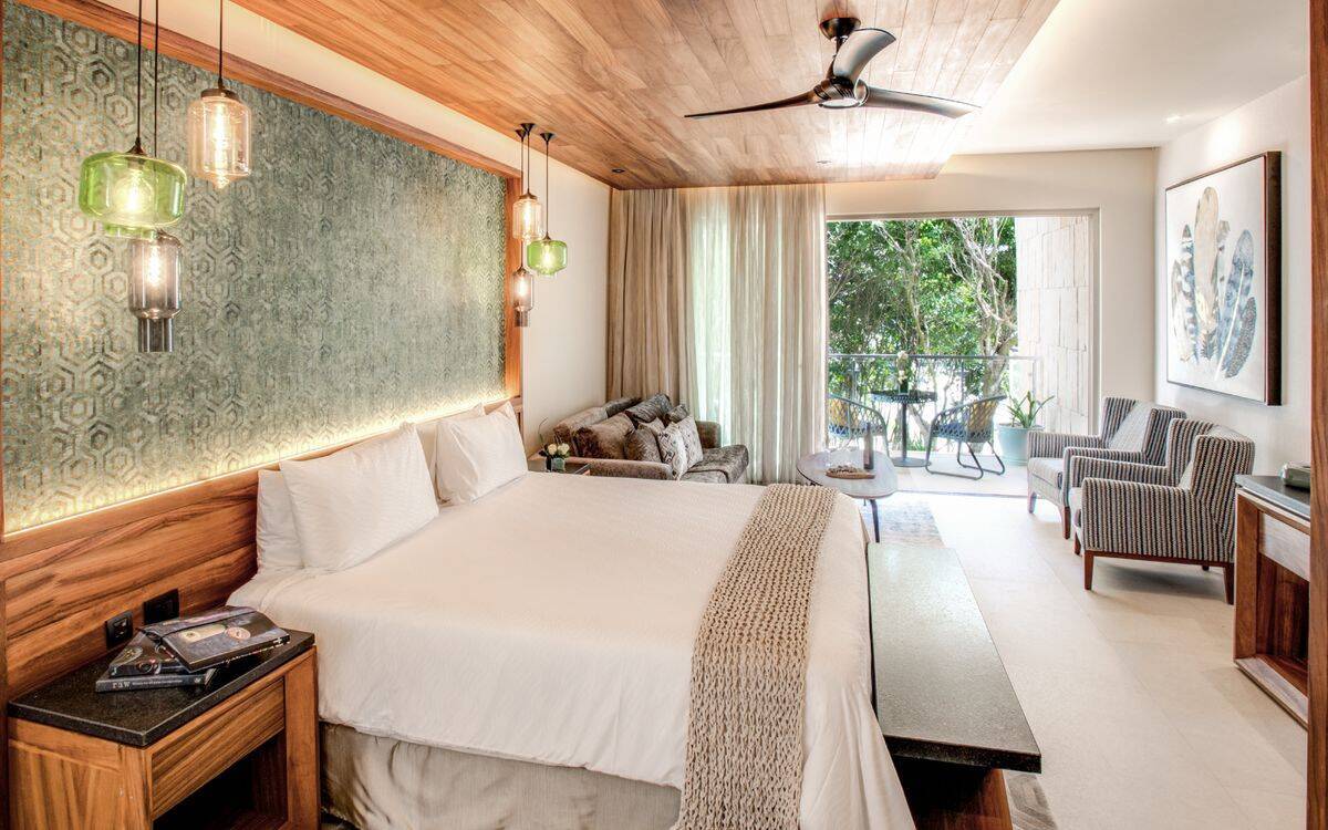 King Suite With Bathtub