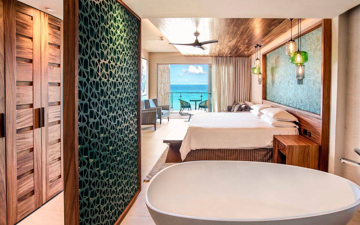 King Suite with Bathtub Ocean View