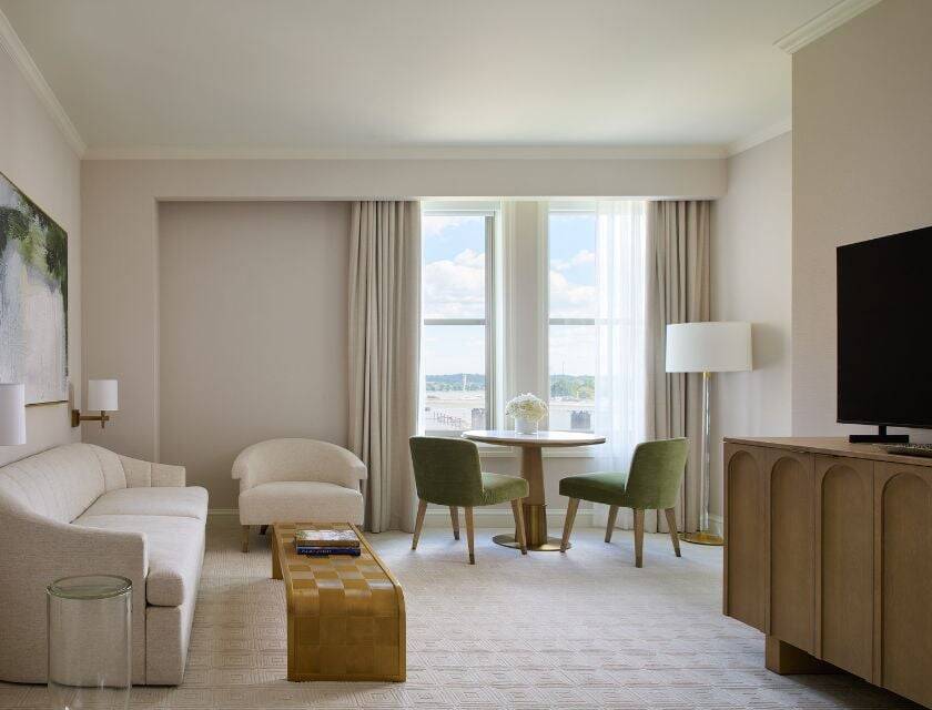 Spacious 2-bedroom Corner Suite With Views