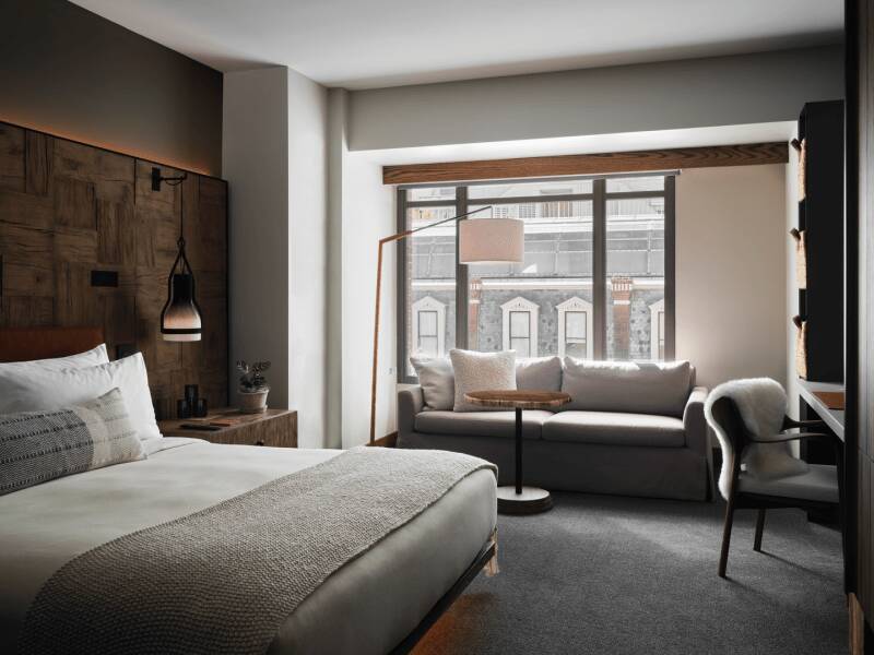 CITY KING WITH SOFA BED