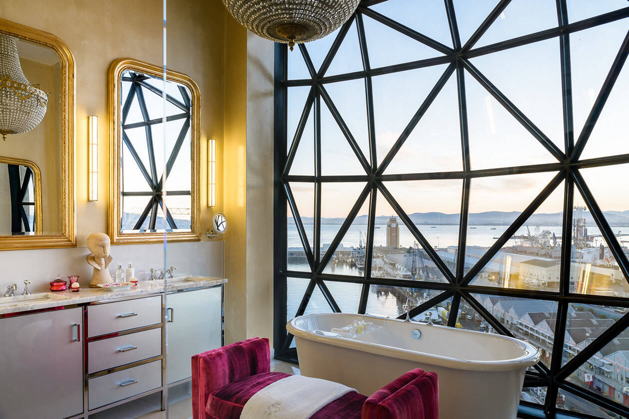Deluxe Superior Suite