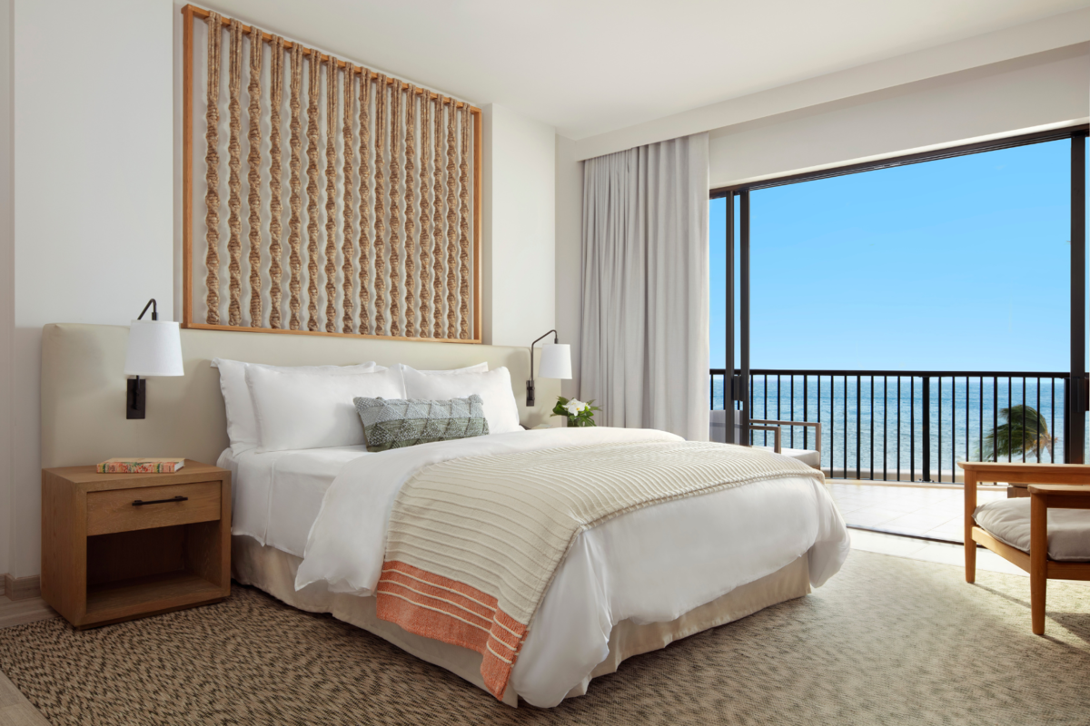 Oceanfront King Mobility/Hearing Accessible w/RI Shower