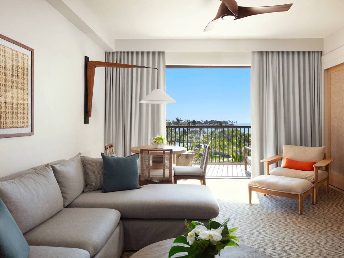  Ocean View One Bedroom Suite Mobility Accessible w/ Tub