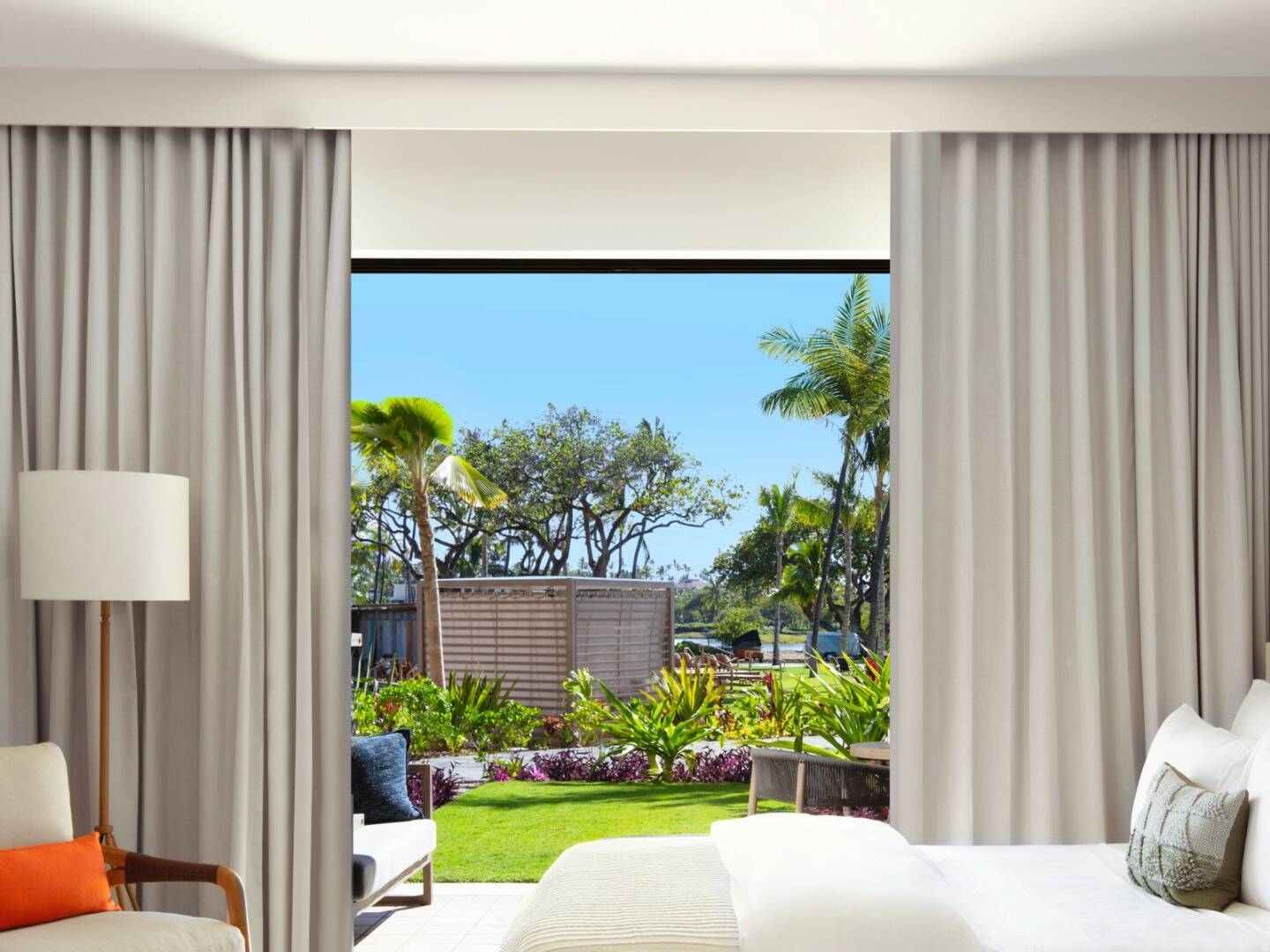  Garden View King Hearing Accessible