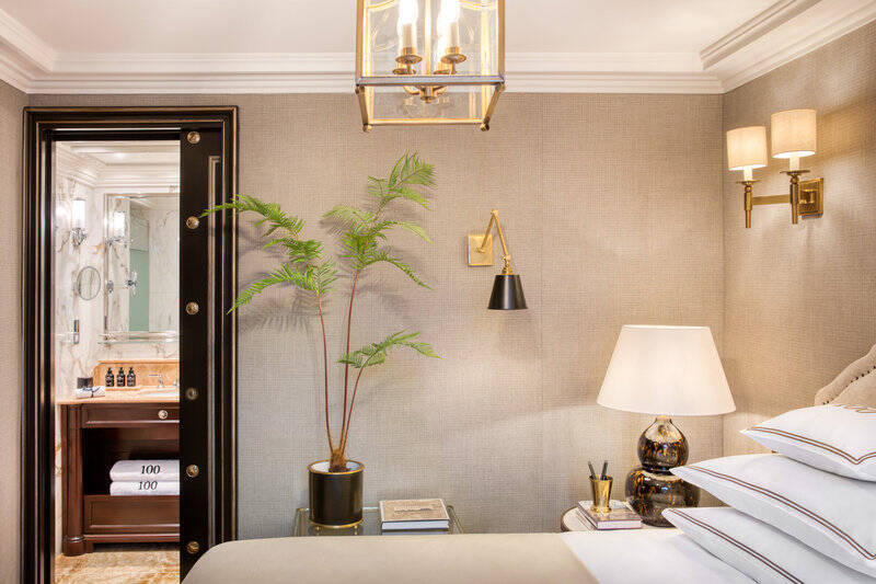 ONE BEDROOM KING SUITE