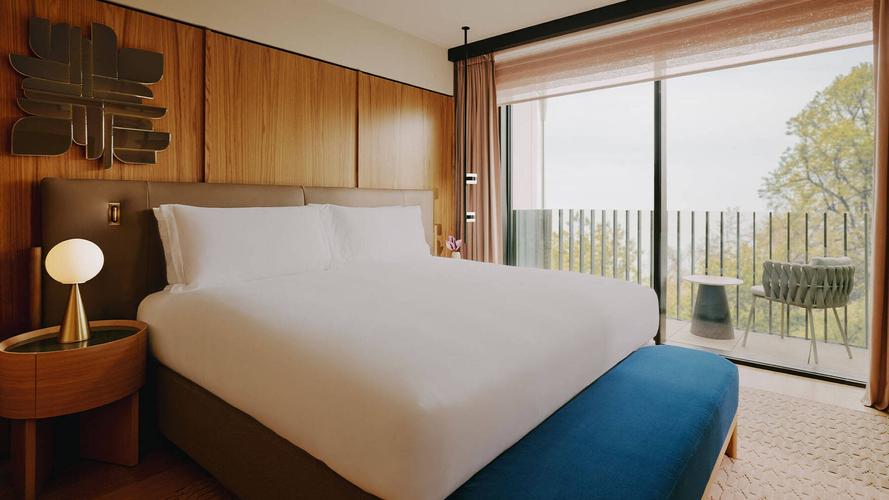 BALCONY PARK SUITE