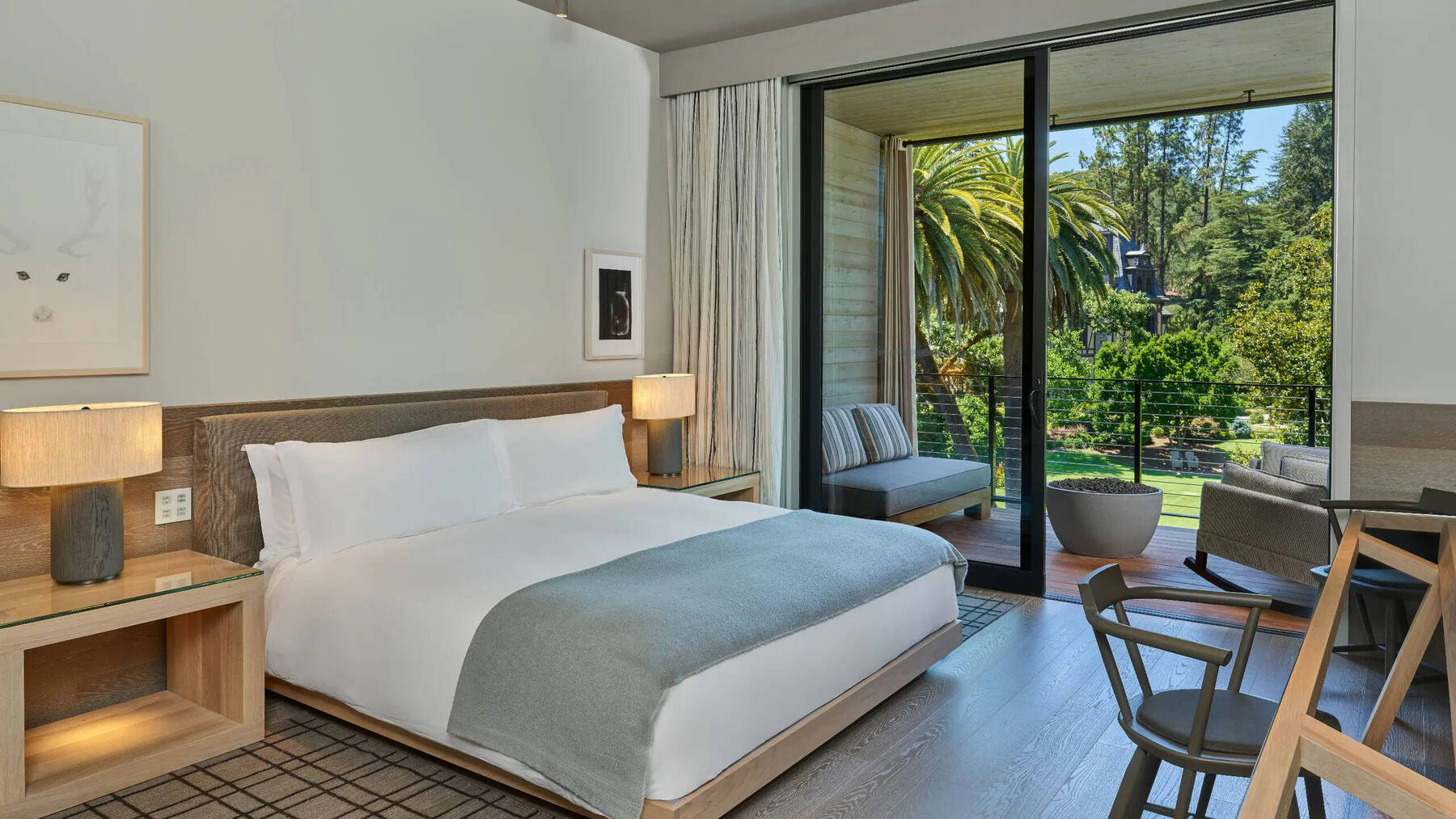 One King Bed Streamside Balcony Tub Premium