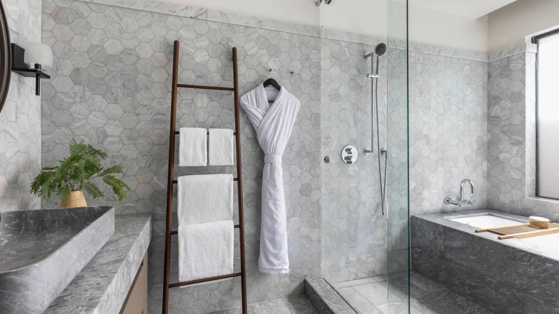 One King Bed Streamside Balcony Tub Premium