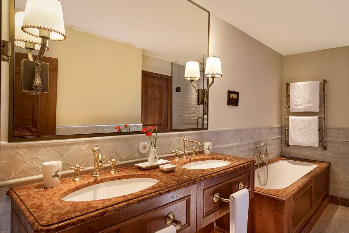 Deluxe Guest King Room