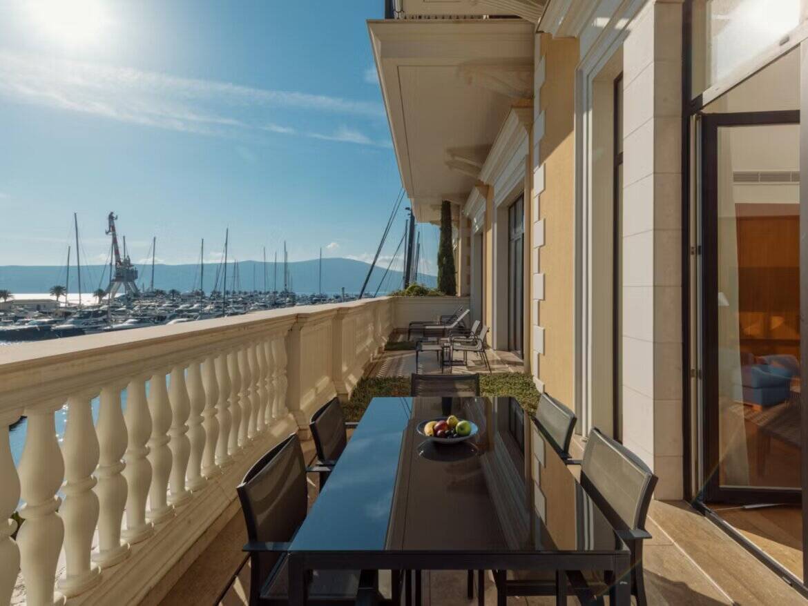 Three Bedroom Suite Duplex Sea View 