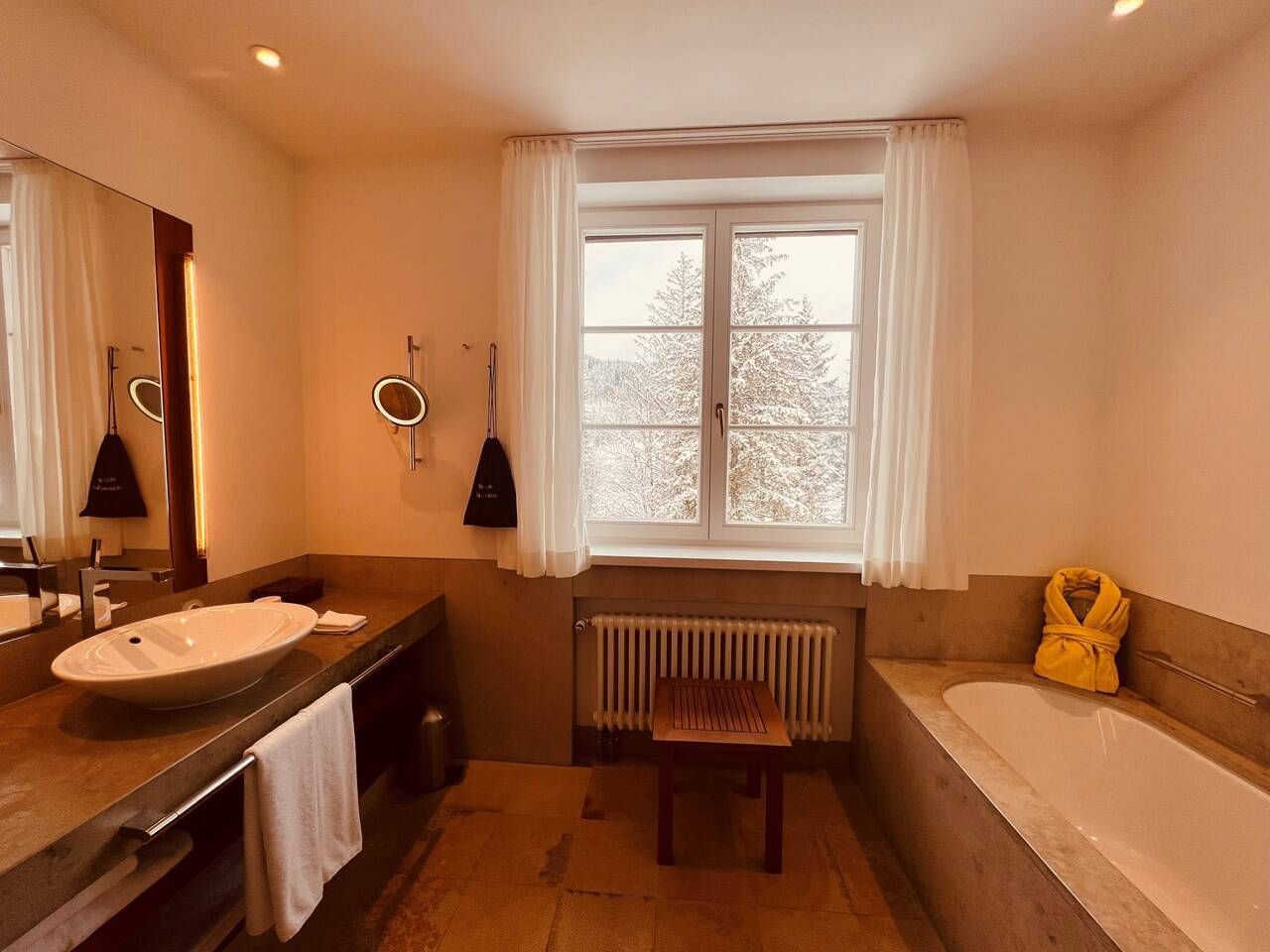 Family Suite Deluxe Hideaway