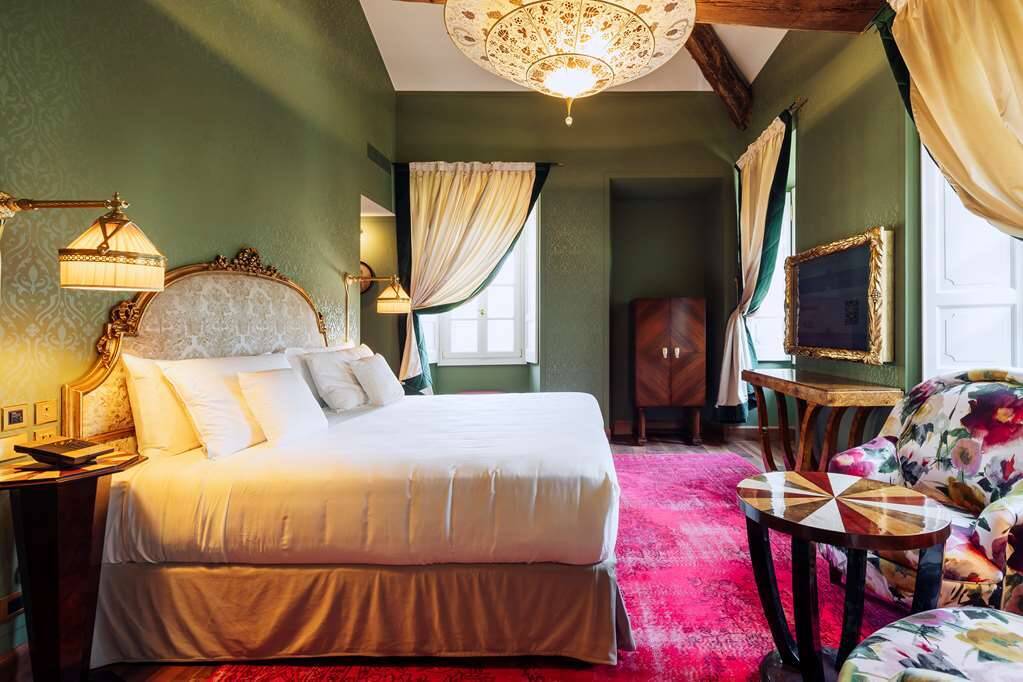 GRAND ROOM IN THE PALAZZ