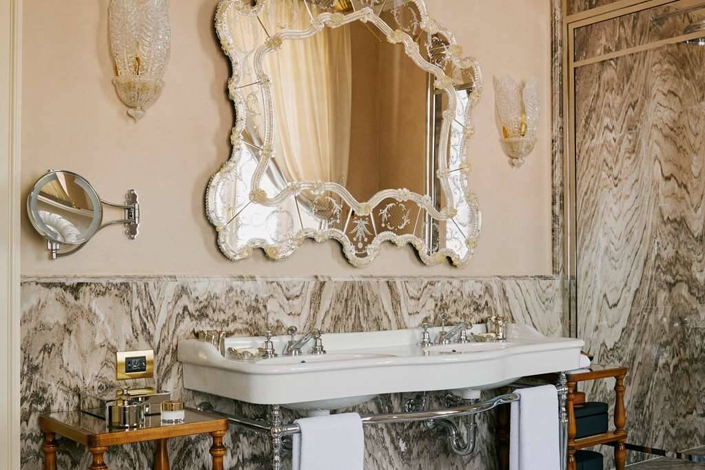JUNIOR SUITE IN THE VILLA LAKE VIEW