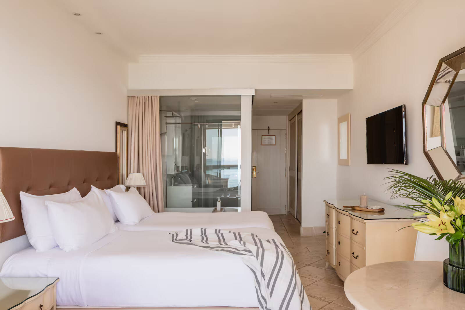 Premium Interconnected Room