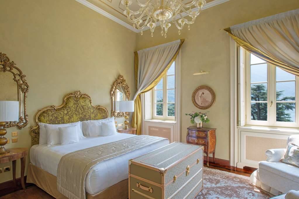 ROOM IN THE VILLA WITH LAKE VIEW