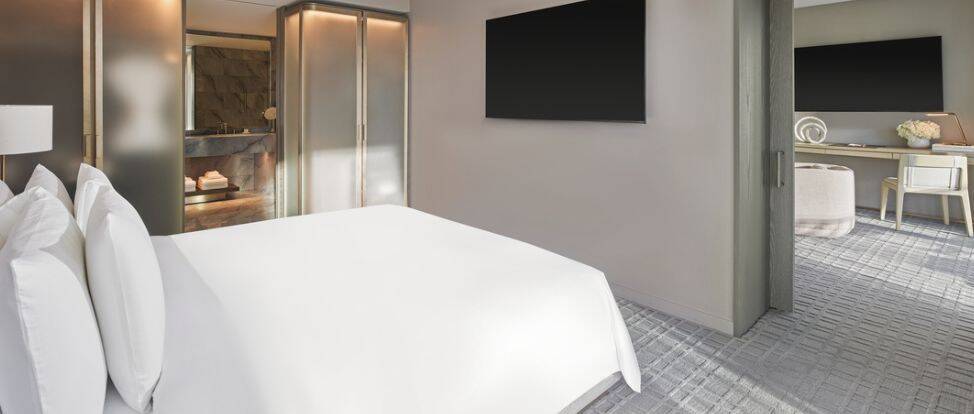 ONE BEDROOM SUITE KING MOBILITY HEARING ACCESSIBLE