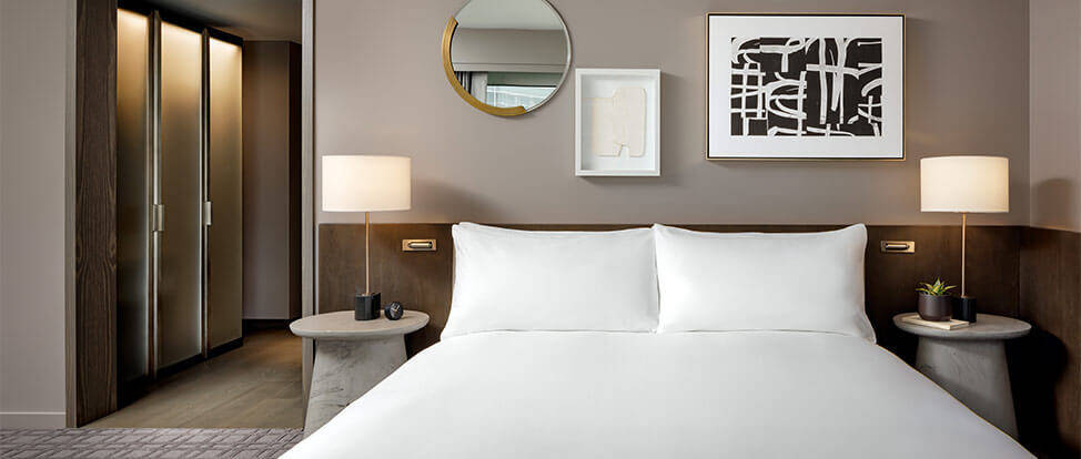 SIGNATURE ONE BEDROOM CORNER SUITE KING