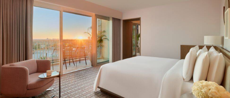 FAIRMONT GOLD CORNER SUITE KING