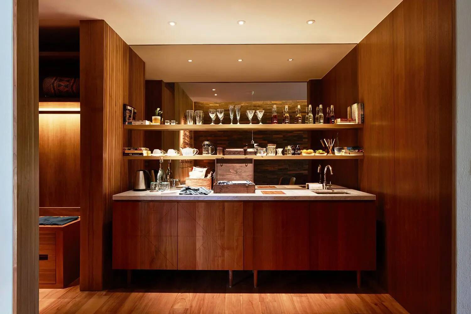 ISLAND SUITE