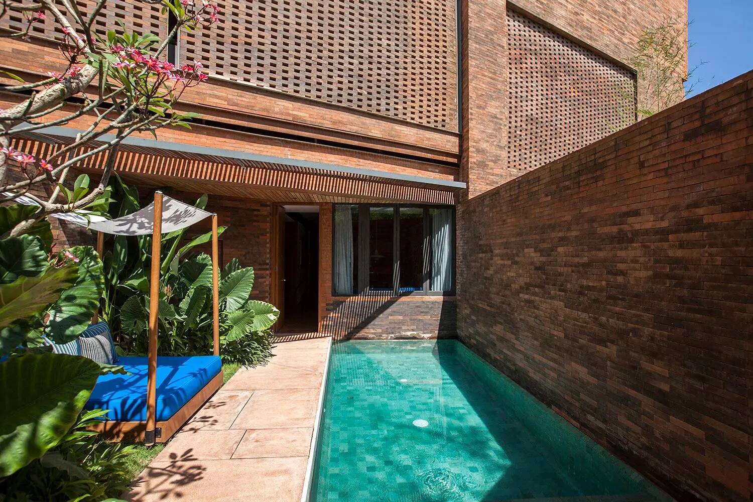 POOL SUITE
