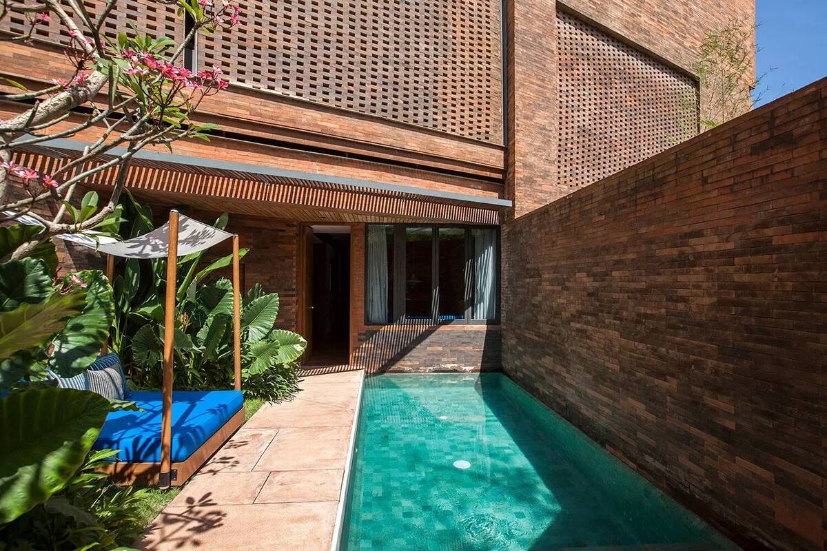 POOL SUITE