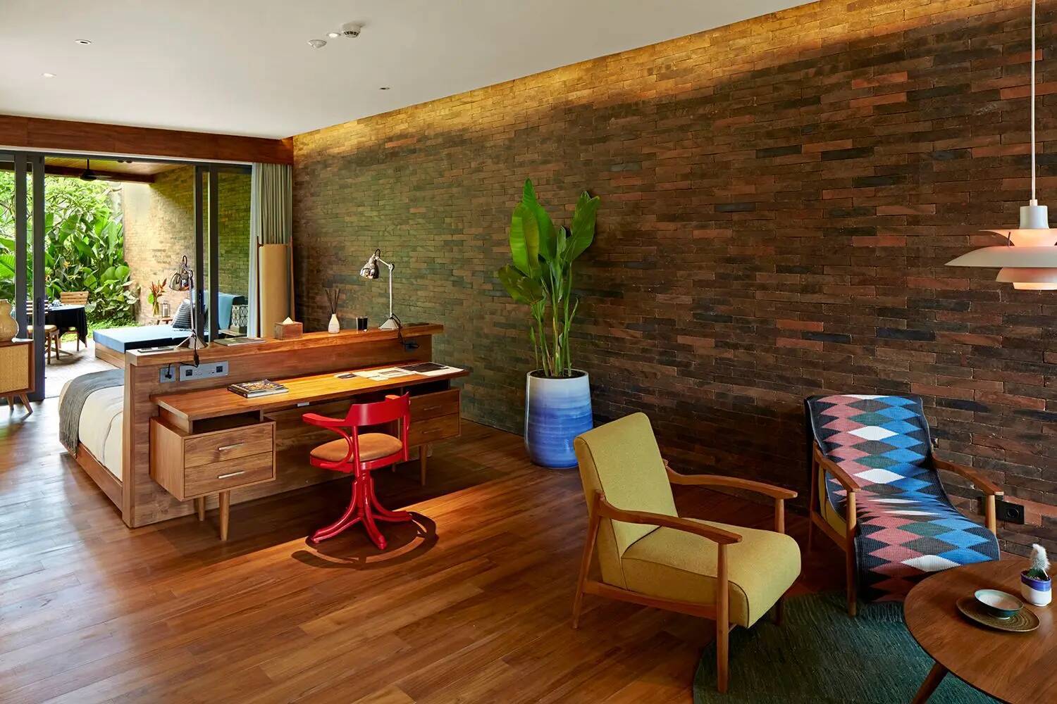 POOL SUITE