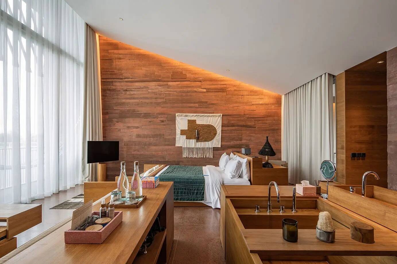 RESIDENT STUDIO