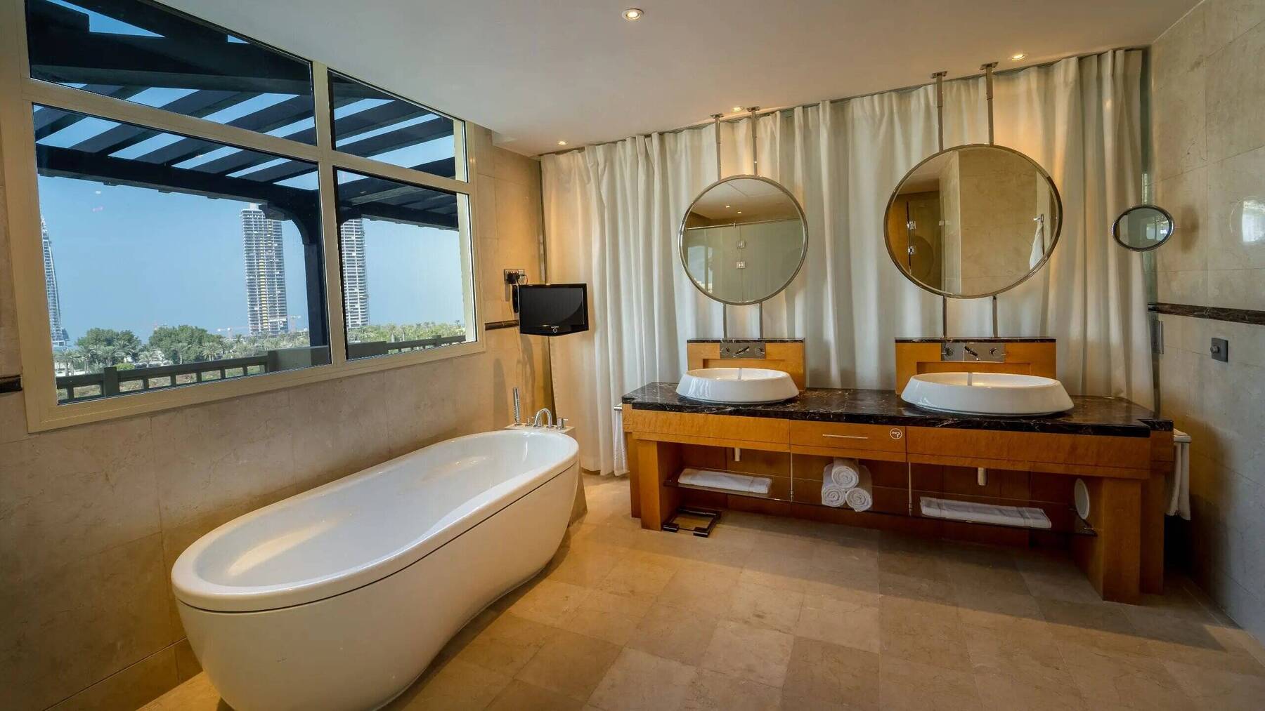 Al Mirqab Suite