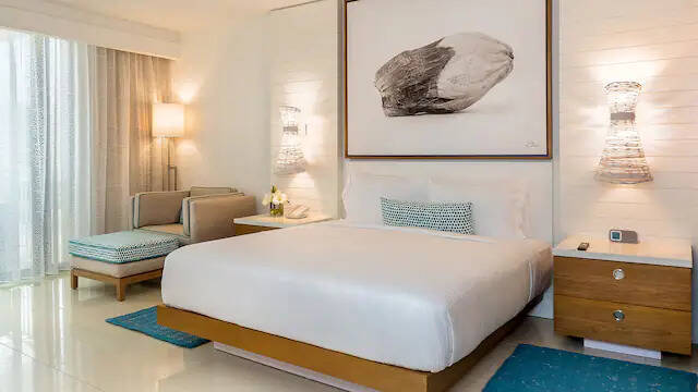 One King Bed Room