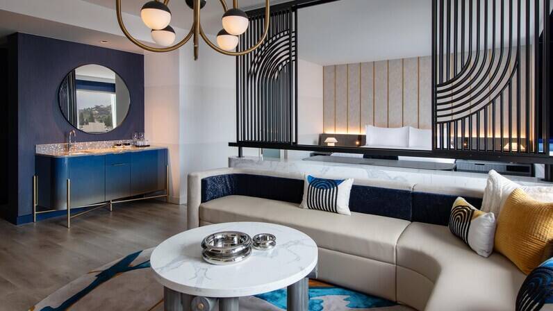 Luxe Level W Suite 1 King