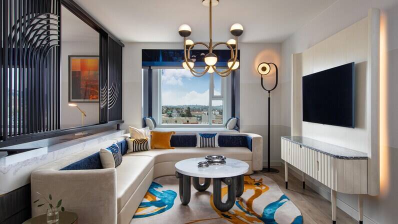 Luxe Level W Suite 1 King