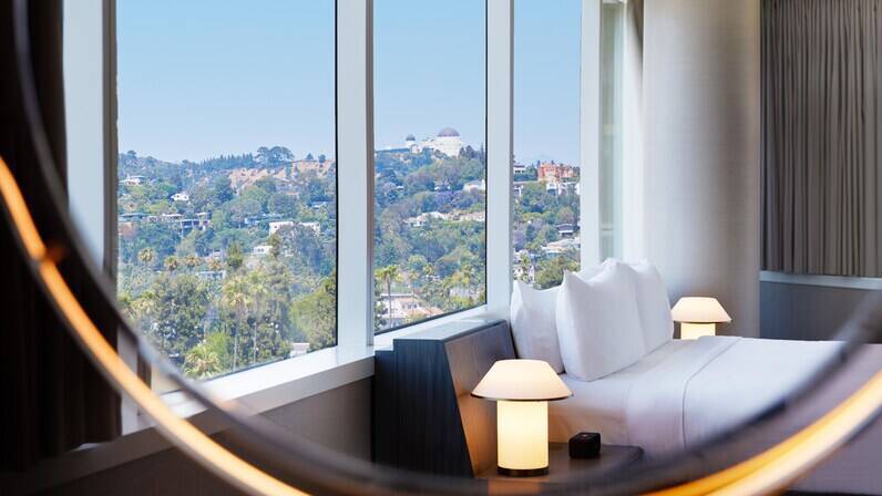 Luxe Level Supreme Suite 1 King
