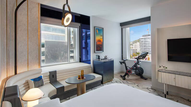 Deluxe King Corner room