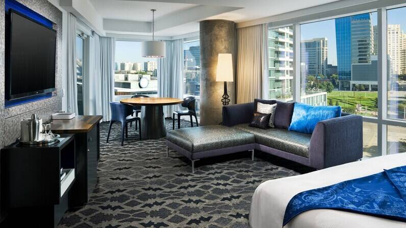 Studio Suite Arena view, City view, Corner room, Balcony