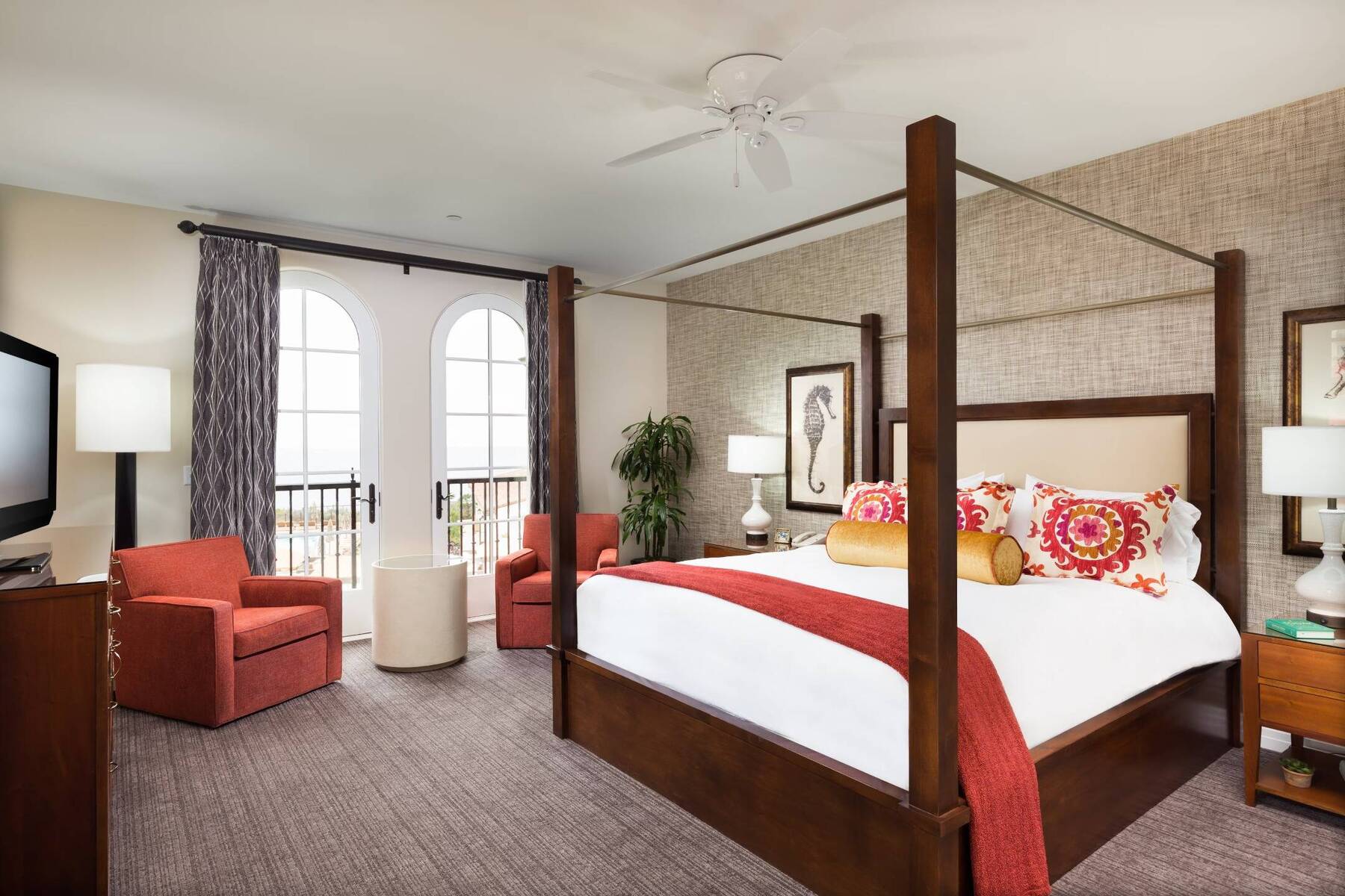 BUNGALOW KING GUESTROOM 