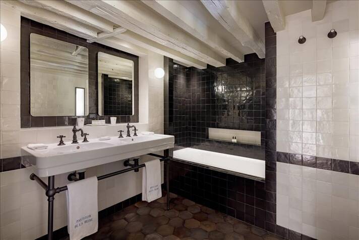 Le Petit Pavillon - Triplex apartment with private entrance