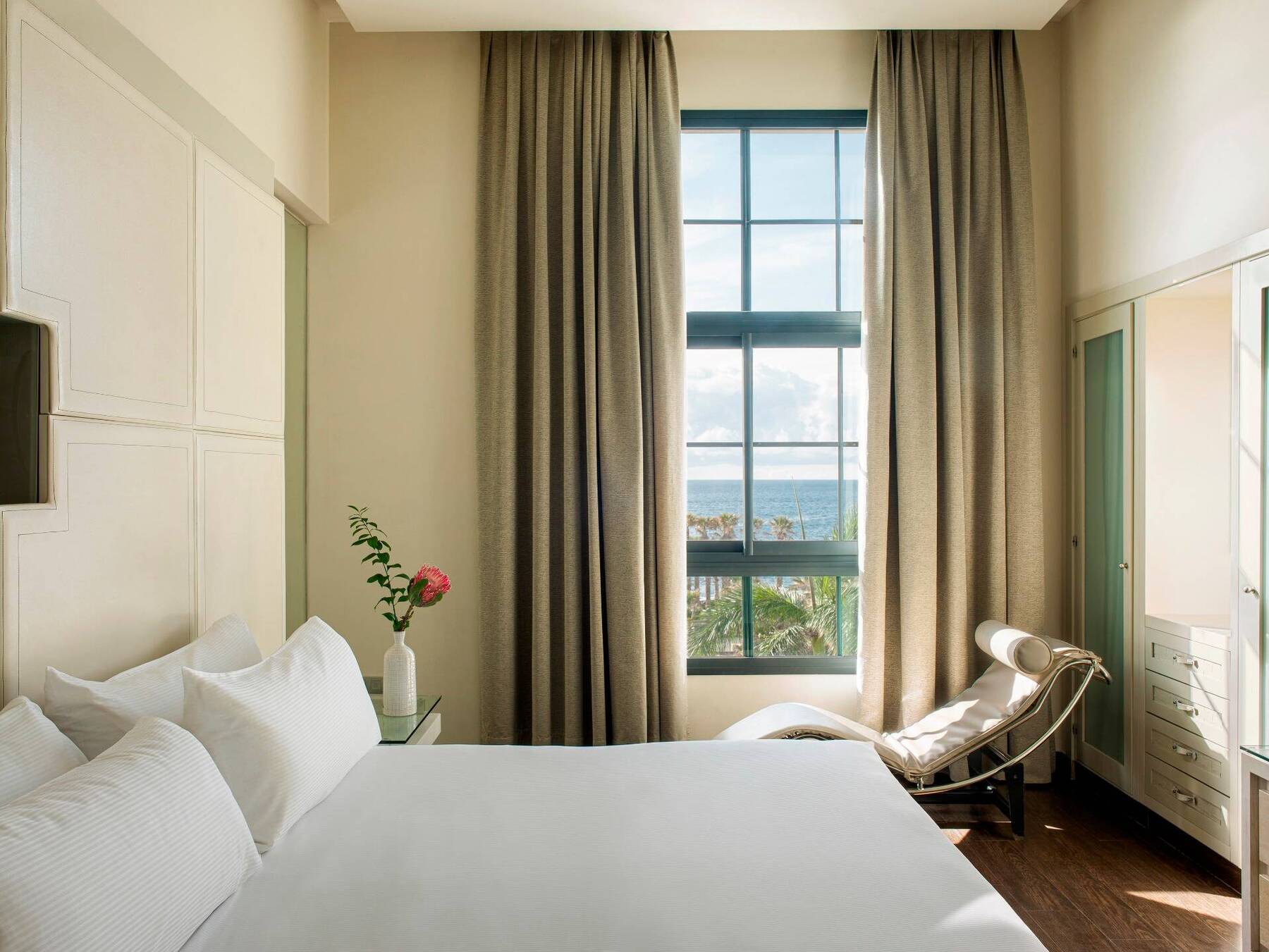 REDLEVEL MASTER TWO BEDROOM OCEAN VIEW (BREAKFAST)