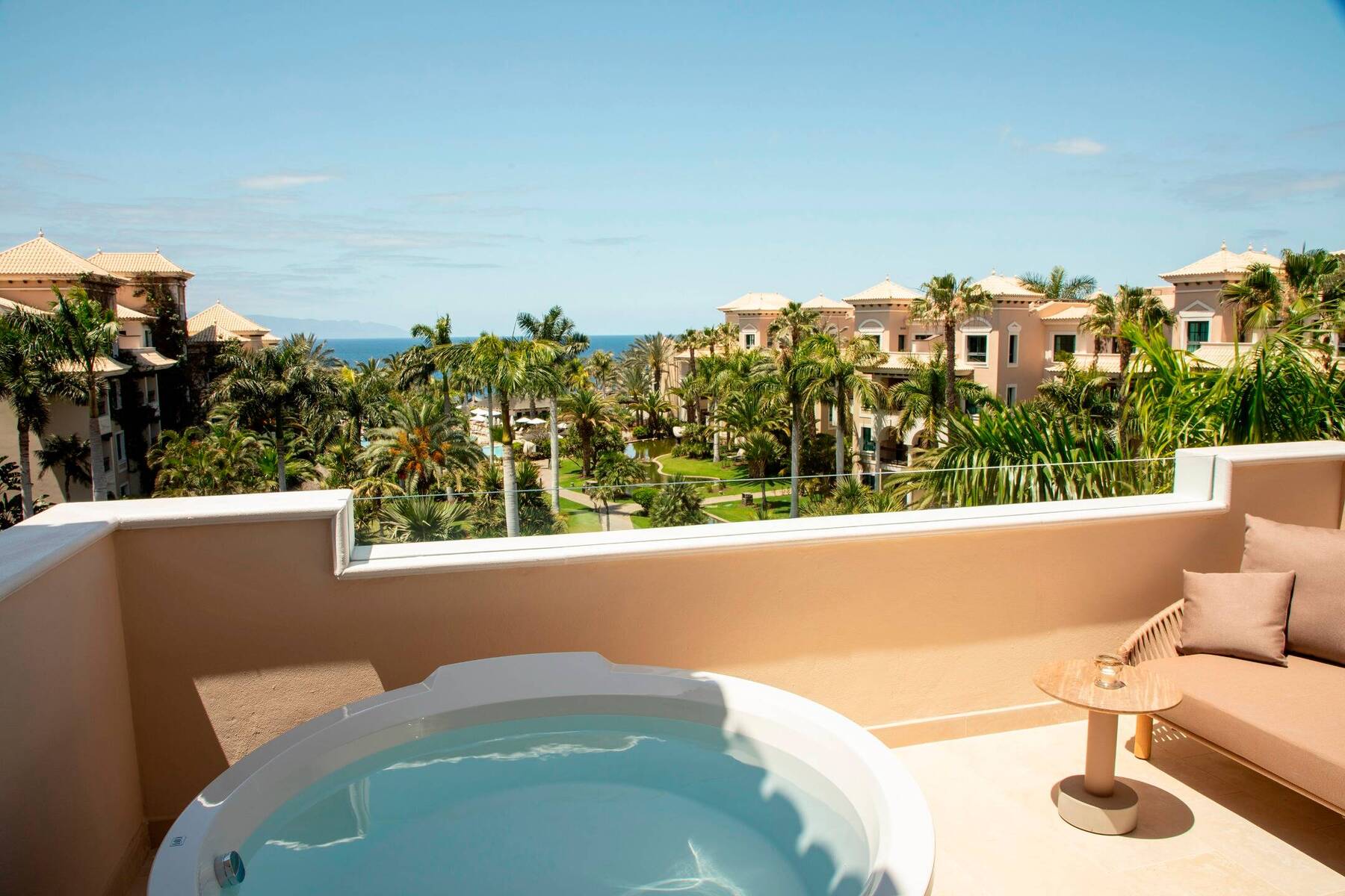REDLEVEL MASTER SUITE OCEAN VIEW WITH BATHTUB ON TERRACE