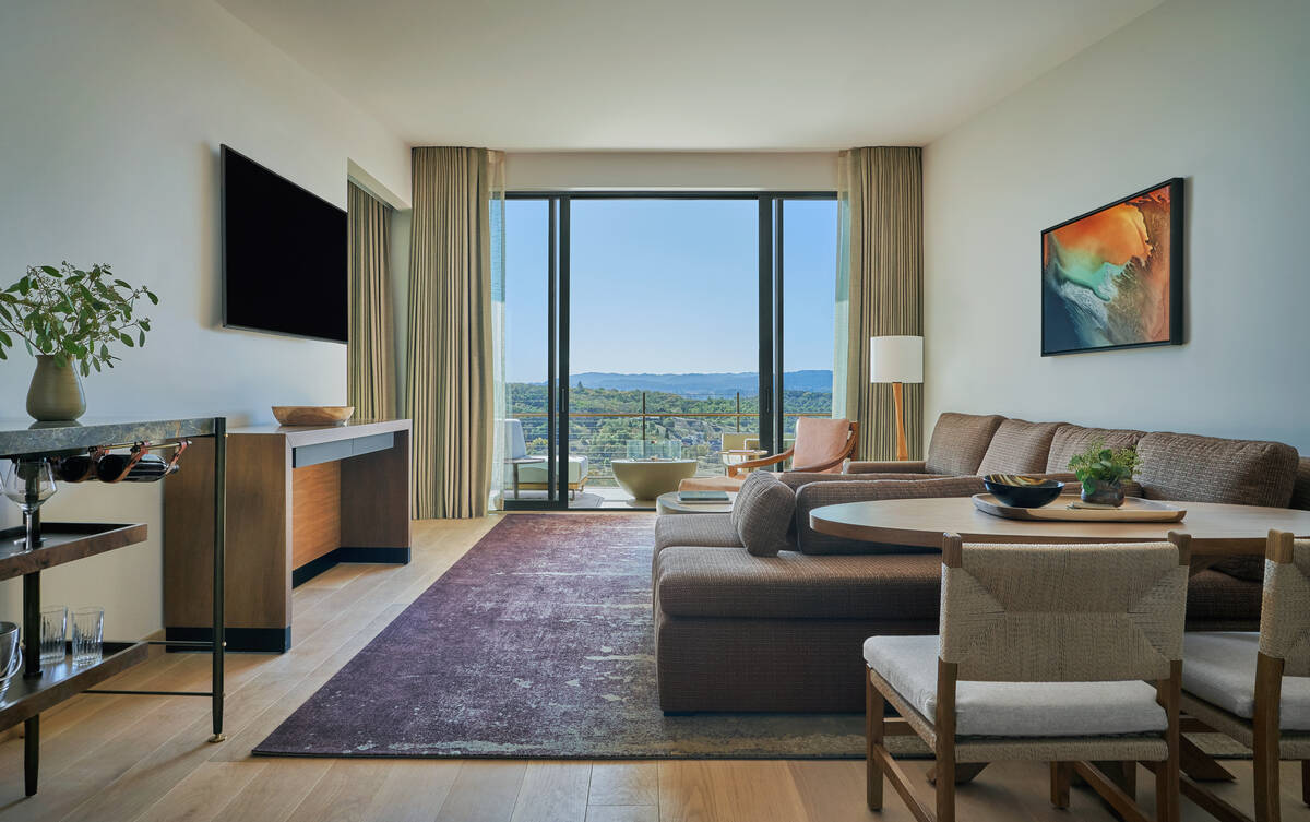 Deluxe Mountain Two Bedroom Suite